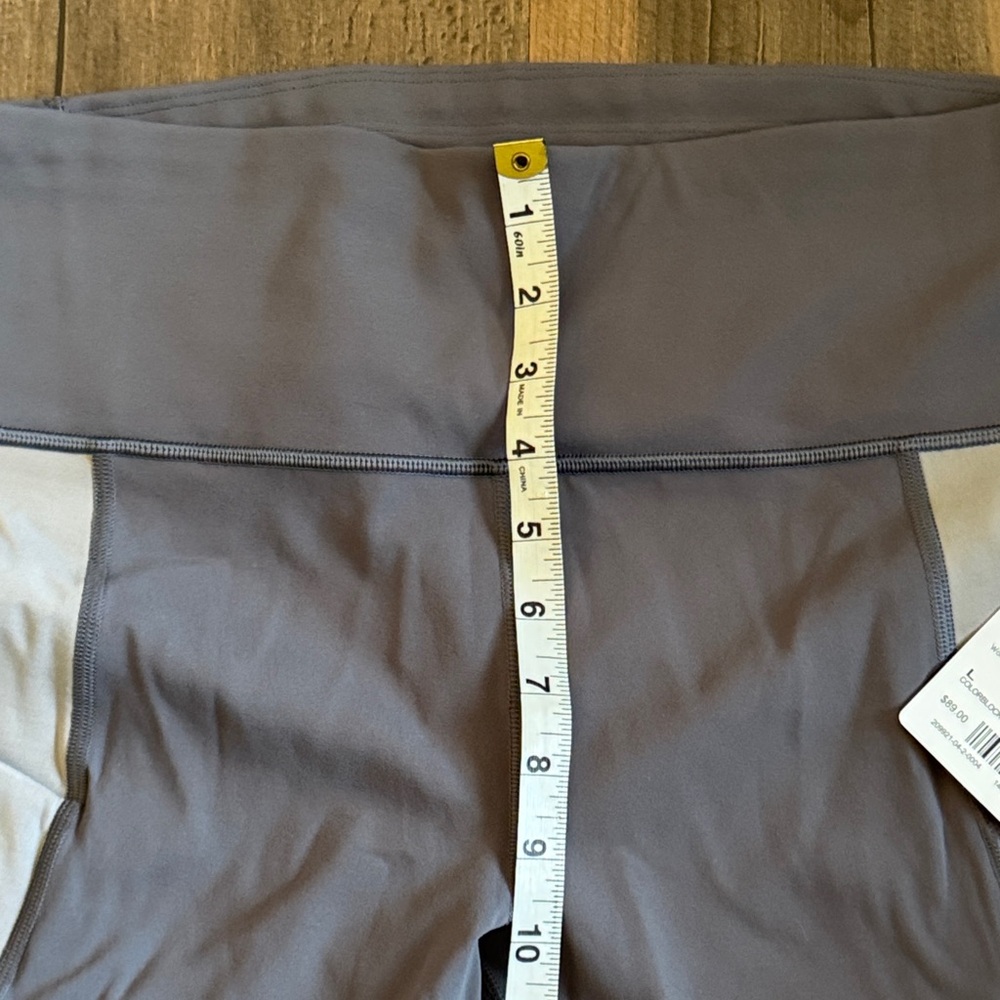 Athleta women’s Gray and Cream Leggings - NWT - Picture 6 of 13